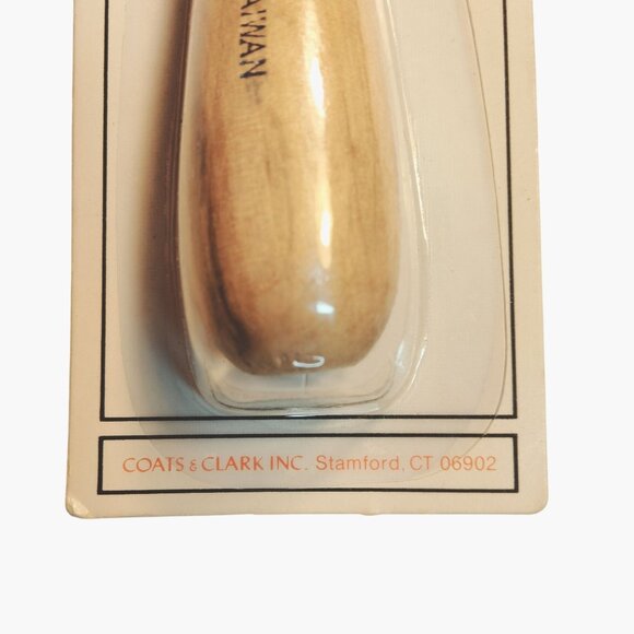 Red Heart Bent Hook Rug Hook Coats Clark Wooden Handle Hand Hooked Rugs 6697 - Picture 3 of 6